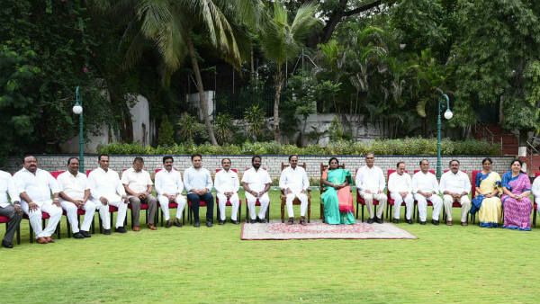 కేంద్ర.. రాష్ట్ర ప్రభుత్వాల మధ్య హైడ్రామా..!!