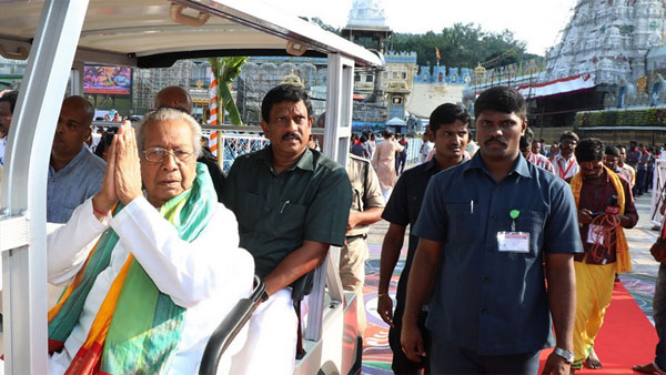 సాధారణ విమానంలో ప్రయాణం..