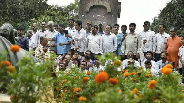 అమరుల త్యాగాలతోనే సీఎం ఐన కేసీఆర్.. వారి సాక్షిగా అరెస్టులు చేయించారన్న నేతలు..
