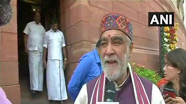 Ink thrown by unknown person on union minister Ashwini Kumar Choubey in Patna Ink thrown by unknown person on union minister Ashwini Kumar Choubey in Patna