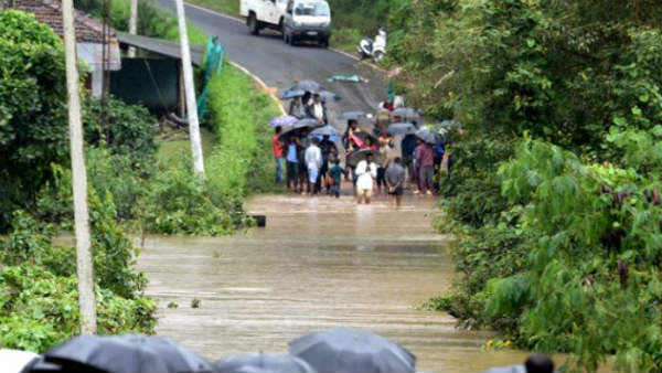 బీజేపీ ఎమ్మెల్యేలం, ఎంపీలమంటే చితక్కొడతారు..