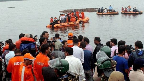 four dead bodies in dhavaleswaram godavari river four dead bodies in dhavaleswaram godavari river