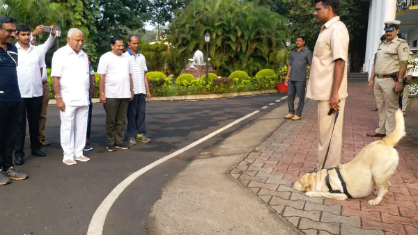 Dog Soni salute Karnataka CM BS Yediyurappa in Belagavi Dog Soni salute Karnataka CM BS Yediyurappa in Belagavi
