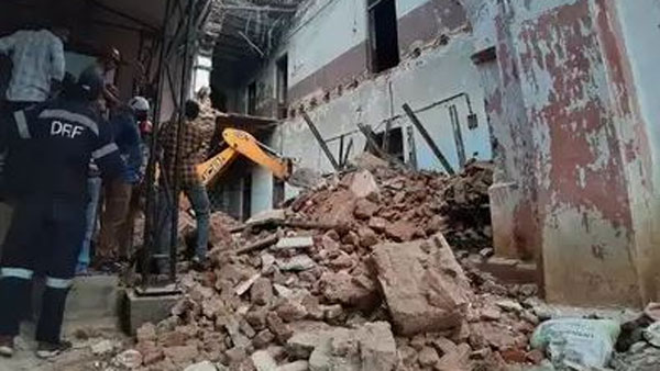 Heritage building collapses in nampally: Two injured Heritage building collapses in nampally: Two injured