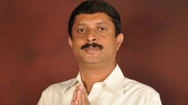 మాట్లాడే నెపంతో !