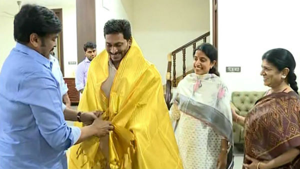 రాం చరణ్ రాకపోవటం వెనుక..