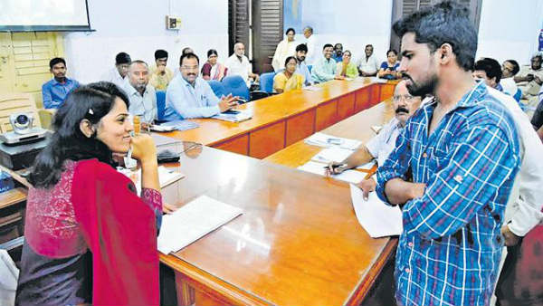 చిన్నతనంలోనే పేకాటకు బానిస