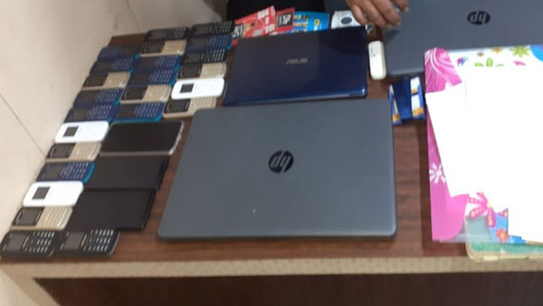 రూ. లక్షలు చెల్లించిన యువకులు