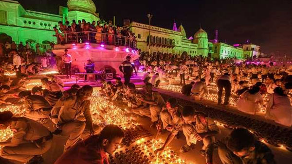 దీప కాంతుల్లో మెరిసిన సరయూ