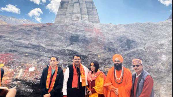 Devendra Fadnavis visits Kedarnath shrine ahead of Maharashtra Assembly election result Devendra Fadnavis visits Kedarnath shrine ahead of Maharashtra Assembly election result