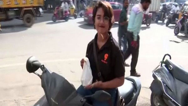 తొలి మహిళా ఫుడ్ డెలివరీ ఏజెంట్..