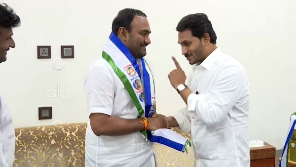 పవన్ కళ్యాణ్ కు షాక్ ఇచ్చిన రాజోలు మాజీ ఎమ్మెల్యే