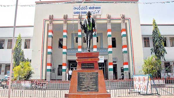 నేతలు లేక వెలవెలబోతున్న గాంధీ భవన్