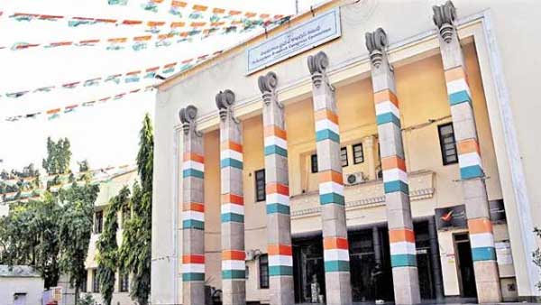 గాంధీ భవన్ కు రాకుండా ముఖం చాటేసిన నేతలు