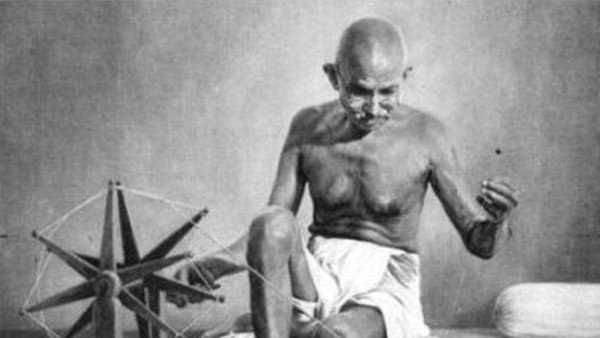 పెట్రేగిపోతున్న రాజకీయ నాయకుల దోపిడీ