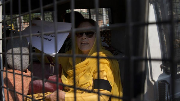 Farooq Abdullahs Sister, Daughter Detained During Protest In Srinagar Farooq Abdullahs Sister, Daughter Detained During Protest In Srinagar