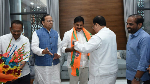 టీడీపీ నుండి వెళ్లిన నేతలే అడ్డుపడినా..