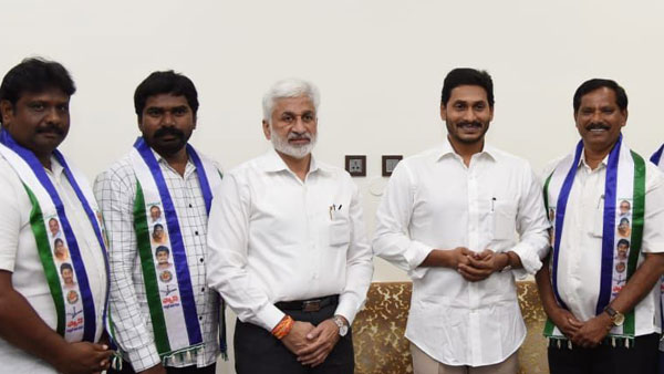 వైసీపీ నుండి ఎమ్మెల్యేగా పోటీ