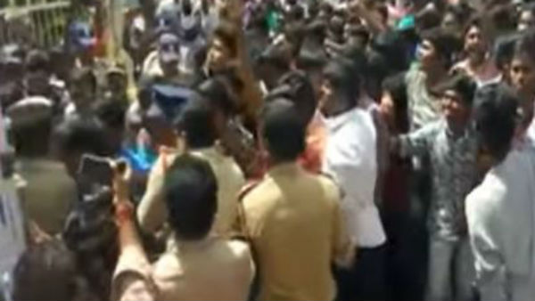 విద్యార్థులకు న్యాయవాదుల మద్దతు