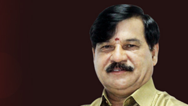 మంత్రి హోదా దుర్వినియోగం
