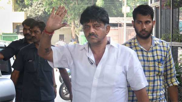 డీకేకి అనారోగ్యం