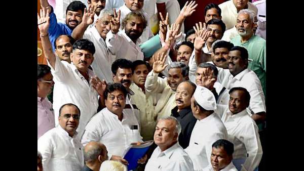హైకమాండ్ కు ఫిర్యాదు