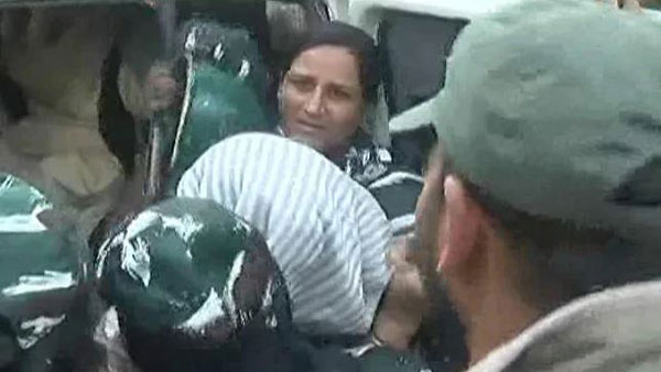 Farooq Abdullahs Sister, Daughter Detained During Protest In Srinagar Farooq Abdullahs Sister, Daughter Detained During Protest In Srinagar