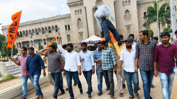 TSRTC STRIKE OU ABVP STUDENTS BURNS CM KCR SCARECROW TSRTC STRIKE OU ABVP STUDENTS BURNS CM KCR SCARECROW