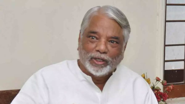వ్యూహాత్మకంగా తెరమీదకు వచ్చిన కేకే.. పార్టీలో ఆసక్తికర చర్చ..