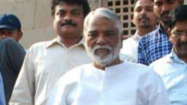 కేకేపై కొండా ప్రశంసలు.. కేసీఆర్పై విమర్శలు