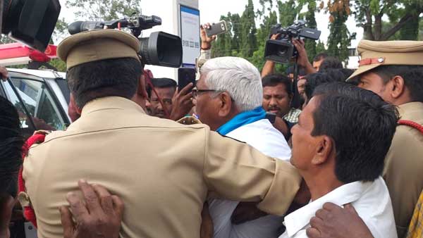 తెలంగాణ బంద్ హింసాత్మకం.. కోదండరాం, రమణ, రావుల, మోత్కుపల్లి అరెస్టు..
