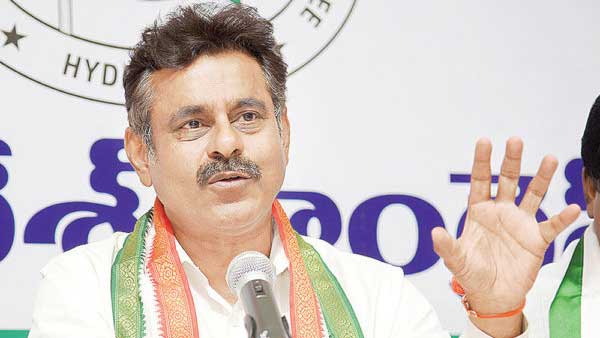 కారు నుంచి హస్తం గూటికి
