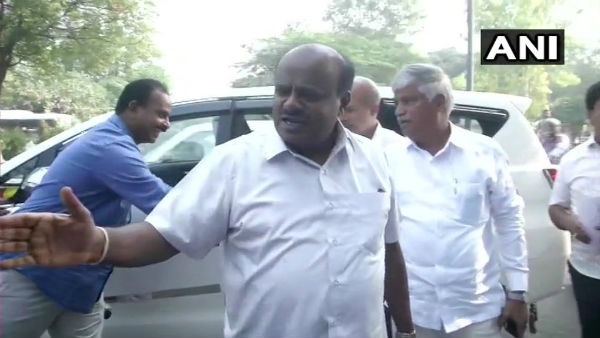 ప్రభుత్వ కుప్పకూలిన వెంటనే కేసు నమోదు..