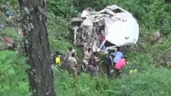 8 killed after landslide hits 3 vehicles in Uttarakhand 8 killed after landslide hits 3 vehicles in Uttarakhand