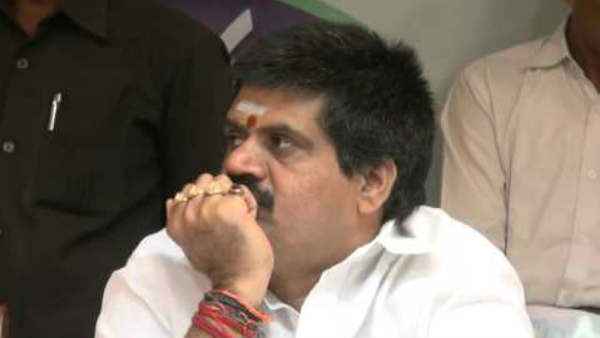 Janasena protest along with construction workers at minister avanthis house Janasena protest along with construction workers at minister avanthis house