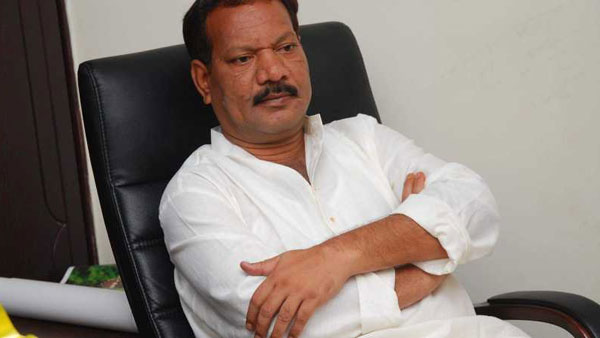 వైసీపీ అరాచకాలపై ఫిర్యాదు చేసిన టీడీపీ నేతలు
