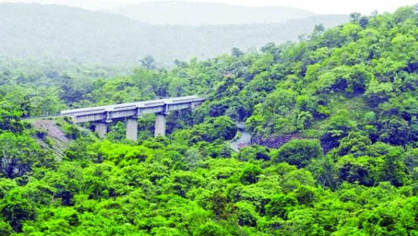 యురేనియం నిక్షేపాలున్న ప్రాంతాల్లో జెట్ విమానం సంచారం