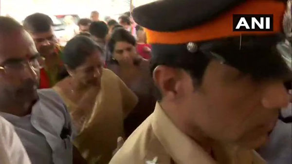 అట్టుడికిన పార్టీ కార్యాలయం..