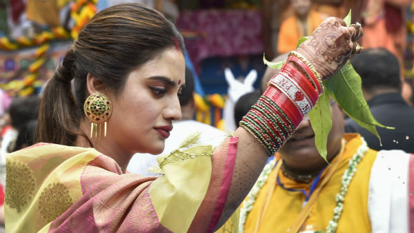 Nusrat Jahan in firing line of Muslim cleric for celebrating Durga puja Nusrat Jahan in firing line of Muslim cleric for celebrating Durga puja