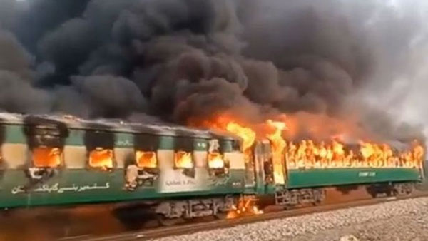 65 people were killed as fire engulfed an express train in Liaqatpur 65 people were killed as fire engulfed an express train in Liaqatpur