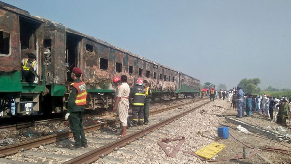 65 people were killed as fire engulfed an express train in Liaqatpur 65 people were killed as fire engulfed an express train in Liaqatpur