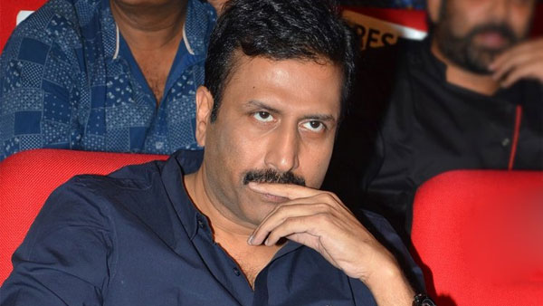 రాజకీయ నేతలతో స్నేహం ప్రమాదమేనా..? రవి ప్రకాశ్ అంశంలో అదే జరిగిందా..?
