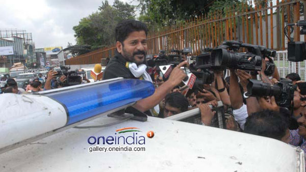 non-bailable case against Revant Reddy with a complaint by a police officer non-bailable case against Revant Reddy with a complaint by a police officer