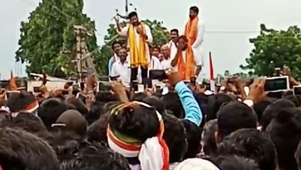 కేసీఆర్ కు బుద్ది రావాలంటే కాంగ్రెస్ పార్టీని గెలిపించాలంటూ..!