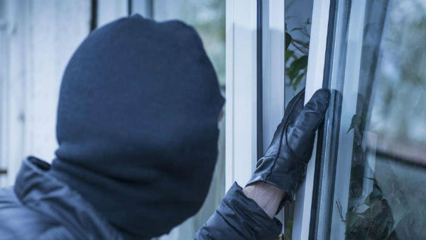 Intruded into the house and threatened ... robbery in Shamshabad Intruded into the house and threatened ... robbery in Shamshabad