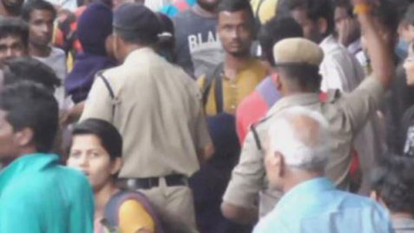 Lathicharge on passengers in secunderabad railway station rtc strike effect Lathicharge on passengers in secunderabad railway station rtc strike effect