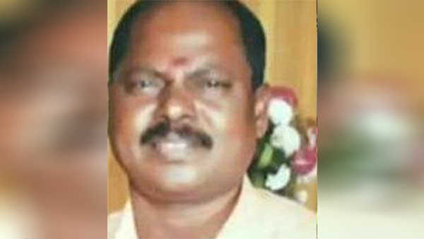 బెయిల్పై నిందితులు.. ఆ నేతపై హత్యానేరం