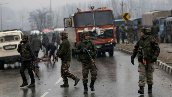 Terrorists attack with grenades in Anantnag, 10 injured Terrorists attack with grenades in Anantnag, 10 injured