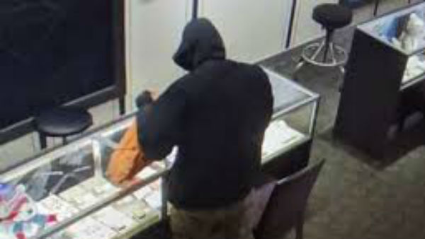 దొరల్లా బతుకుతారు.. దొంగతనాలు చేస్తారు.. వీళ్లెక్కడి మనుషులు రా నాయనా..!