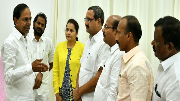 టీఎన్జీవో నాయకులపై విమర్శలు